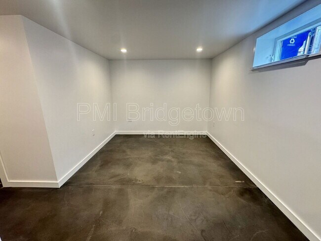 Building Photo - 7300 N Mobile Ave