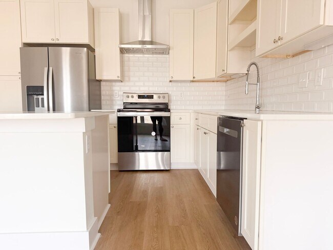 Building Photo - Modern 3-Bedroom Home with Pool and Pickleball Court at Highbury