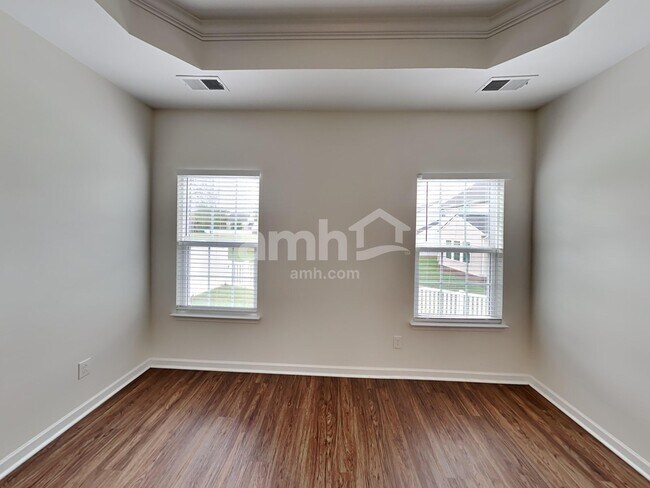 Building Photo - 2215 Ambergate Dr