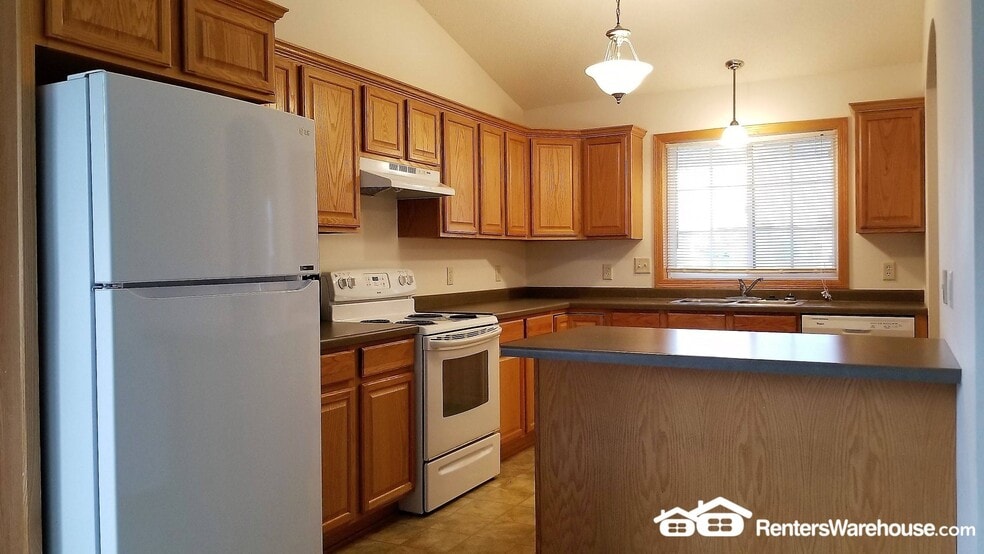 Building Photo - 64 Crown Pointe Curve