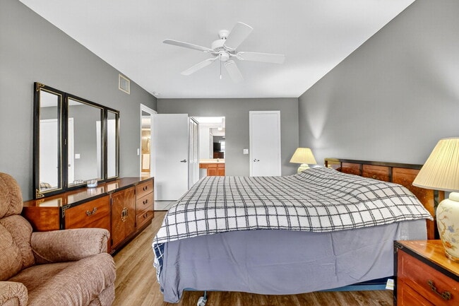 Building Photo - 9900 Pineapple Tree Dr