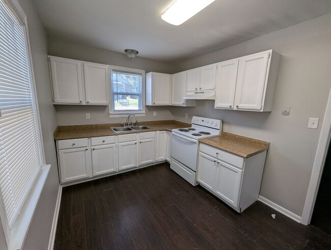 Building Photo - Pretty on Penfield - 3 Bedroom, 1 Bath Cha...