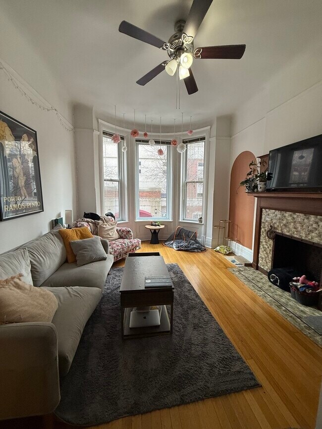 Building Photo - 12 W Chestnut St