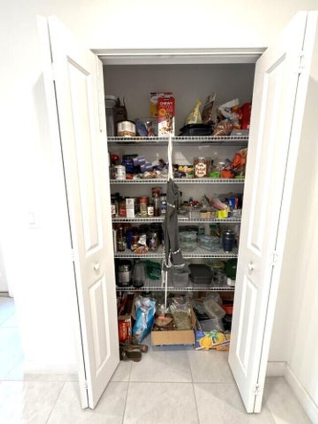 Building Photo - 1880 Grantham Ct