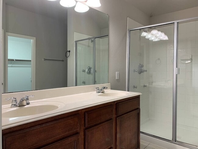 Building Photo - 15428 Adlong Dr