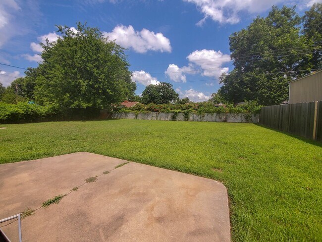 Building Photo - 4 Bedroom 2 bath Home in Shawnee