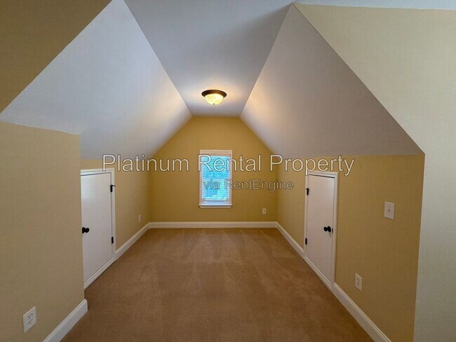 Building Photo - 8015 Wakehurst Pl