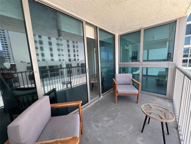 Building Photo - 2655 Collins Ave