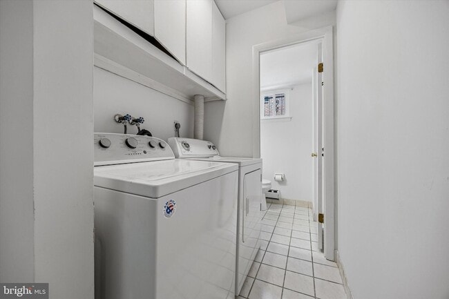 Building Photo - 517 S Randolph Ct