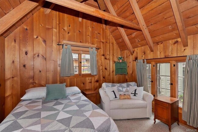 Building Photo - 295 Sunset Dr