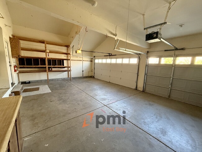 Building Photo - Well-Maintained 4-Bedroom Home in Prime Va...