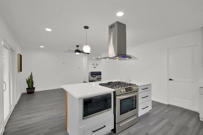 Building Photo - 1408 Fairfield Dr