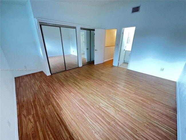 Building Photo - 5176 S University Dr