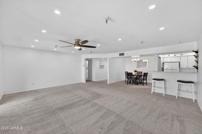 Building Photo - 425 S Parkcrest