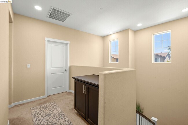 Building Photo - 339 Emory Ct