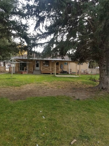 Building Photo - 915 Wicks Ln