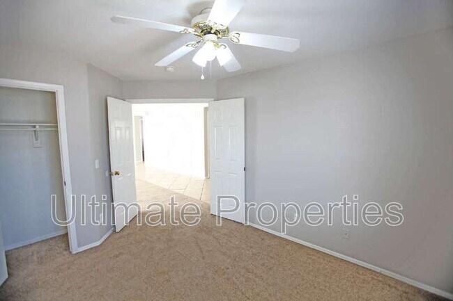 Building Photo - 10526 W Via Del Sol