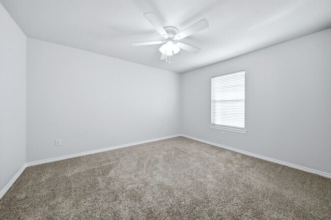 Building Photo - 104 Kleine Ln