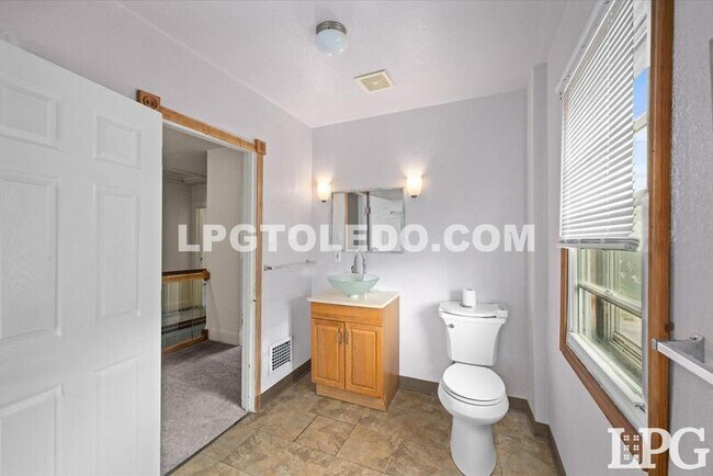 Building Photo - 1579 Colton St