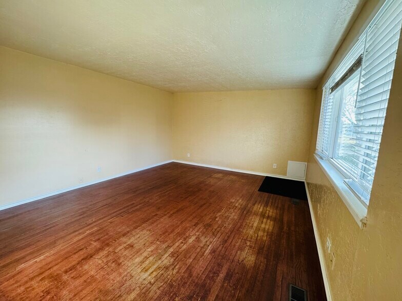 Building Photo - 5756 S 2700 W