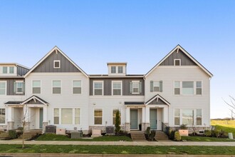 Building Photo - Modern 3 Bedroom, 2.5 Bathroom Townhome in South Cooper Mountain