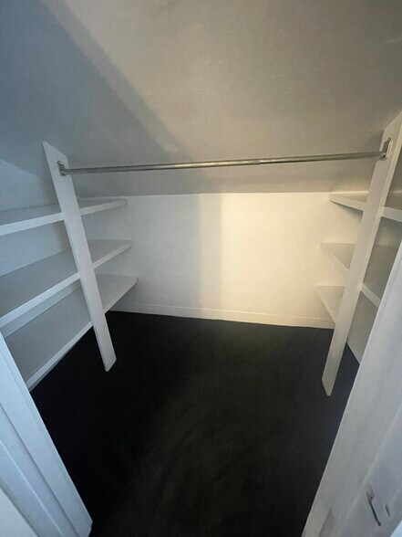 Building Photo - 7 1/2 Bacon St