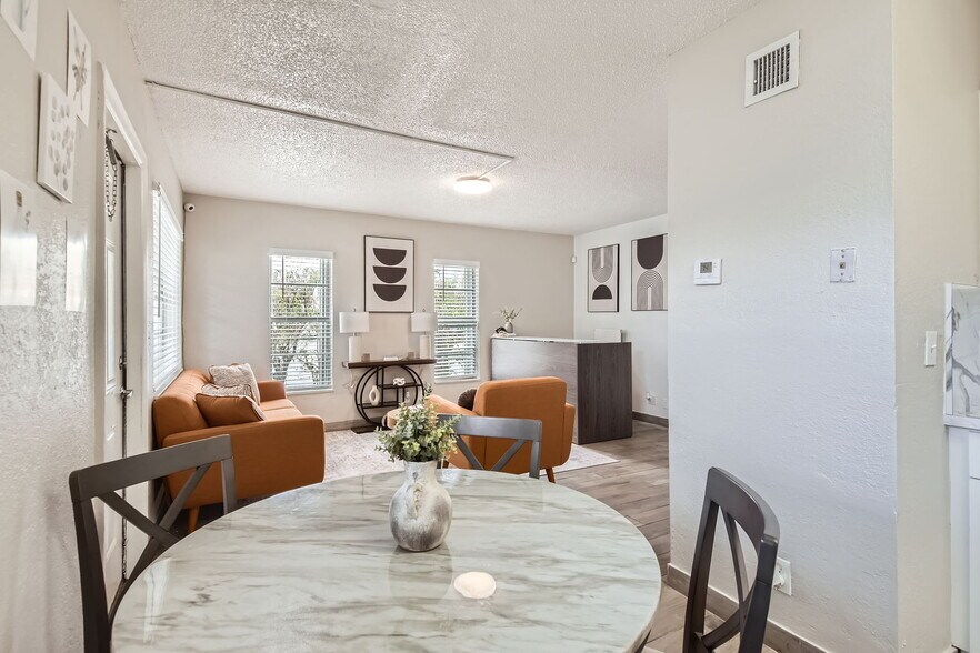 Building Photo - z-042026-San Marco Apartments