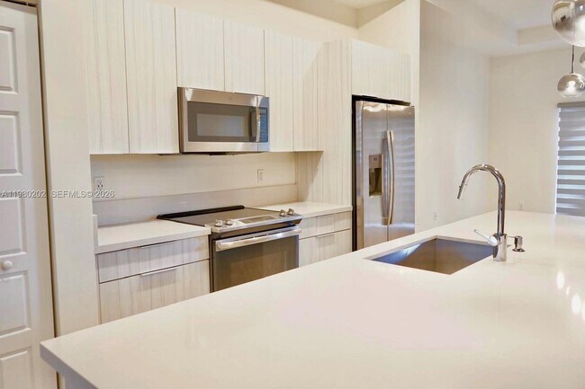 Building Photo - 7925 NW 104th Ave