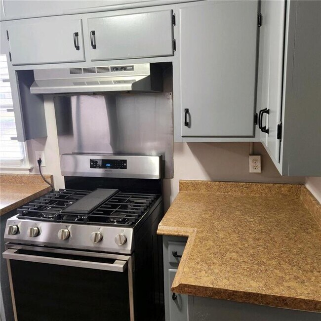 Building Photo - 1049 Ormewood Ave SE