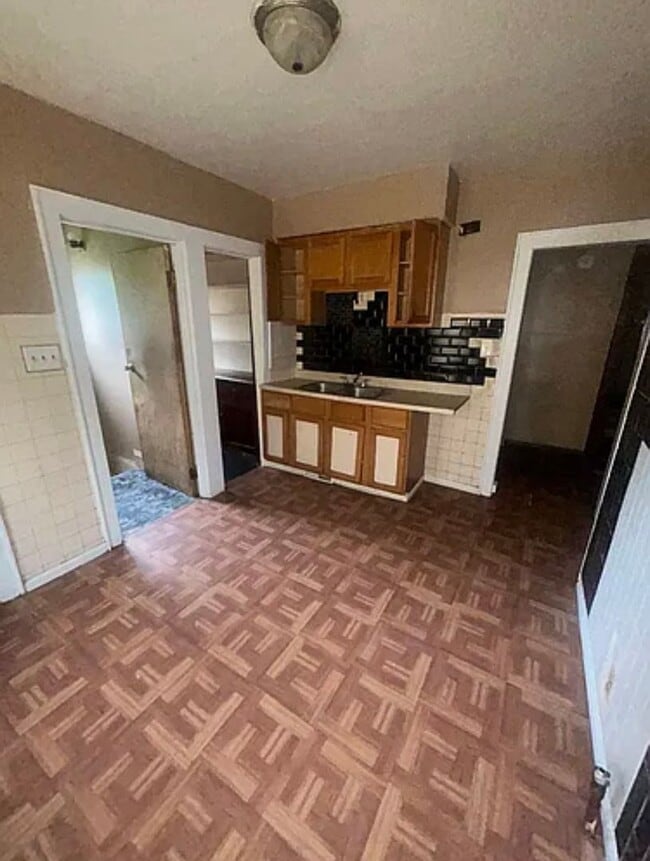 Building Photo - 3BEDRM SINGLE FAMILY HOME or DAYCARE AVAIL 6/1