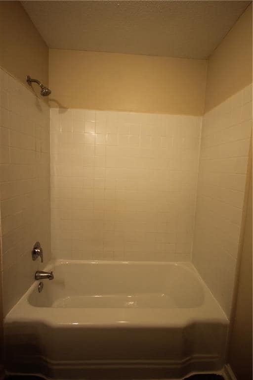 Building Photo - 3661 Pinehill Cir