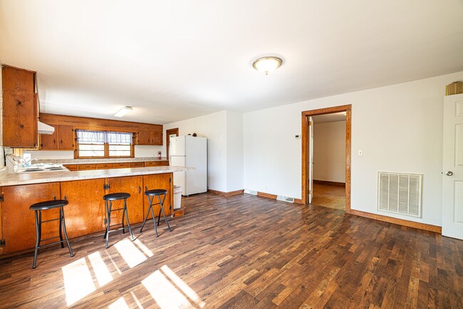 Building Photo - Spacious House on Old Six Mile Rd. - Water...