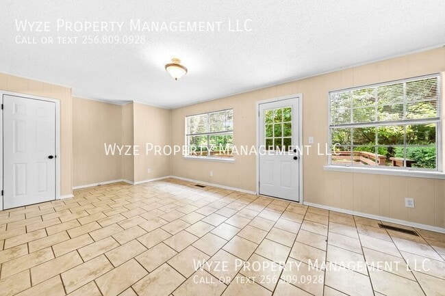 Building Photo - 2213 Cecille Dr SW