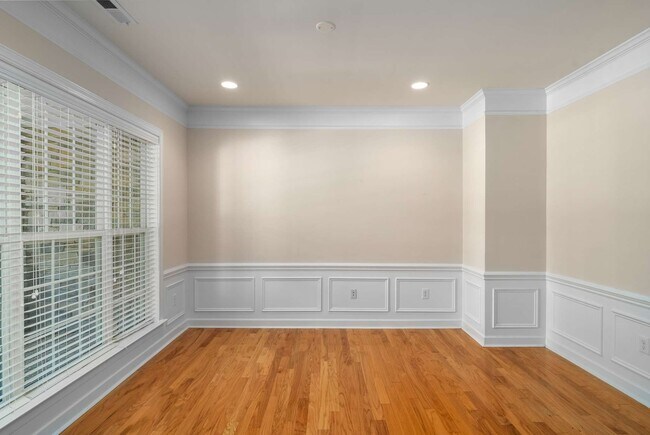 Building Photo - 217 Conservatory Drive