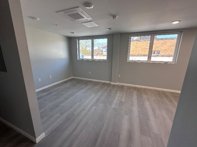 Building Photo - 140 S Easton Rd