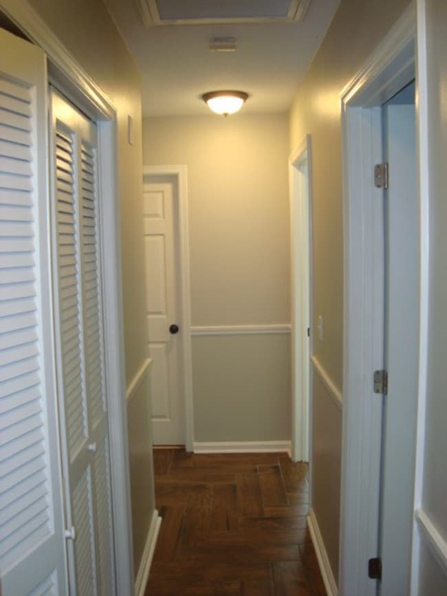 Building Photo - Renovated 4 bedroom available now to rent!