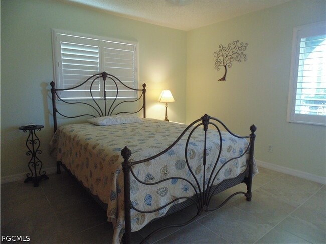 Building Photo - 4011 SW 2nd Ave