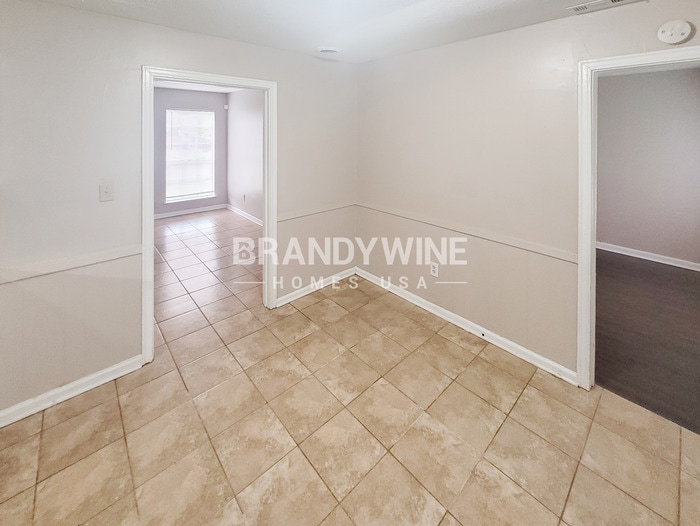 Building Photo - 4534 Valley Stream Dr