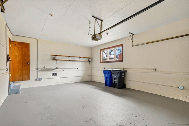 Building Photo - 3637 Sunset Dr