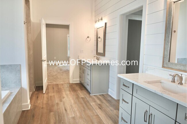 Building Photo - 4bed Home within Walking Distance to Sound