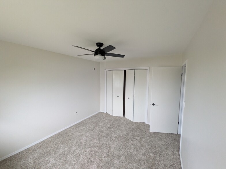 Building Photo - 3954 East River Drive
