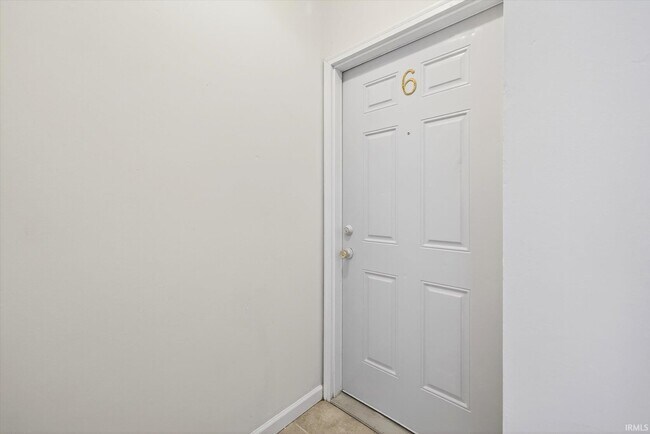 Building Photo - 110 W 6th St