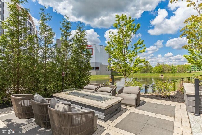 Building Photo - 575 S Goddard Blvd