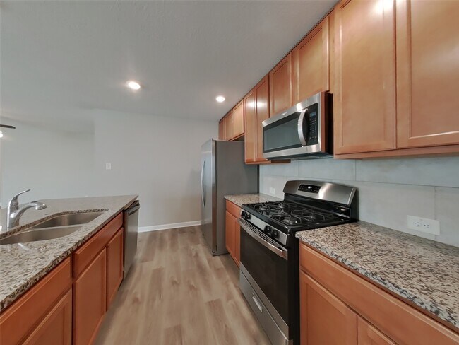 Building Photo - 20660 Dunrobin Dr