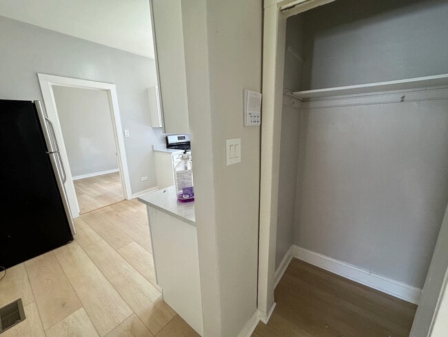 Building Photo - 1623 W 61st St