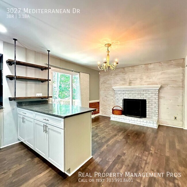 Building Photo - 3027 Mediterranean Dr