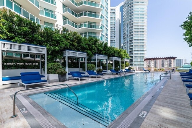 Building Photo - 150 Sunny Isles Blvd