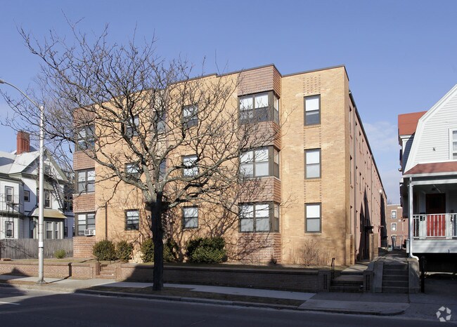 Building Photo - 218 Waterman St