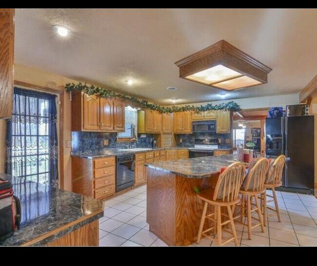 Building Photo - 492 Olinger Dr