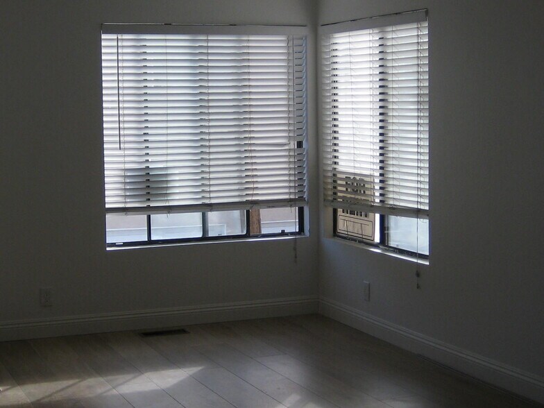 Building Photo - 512 Geneva Ave